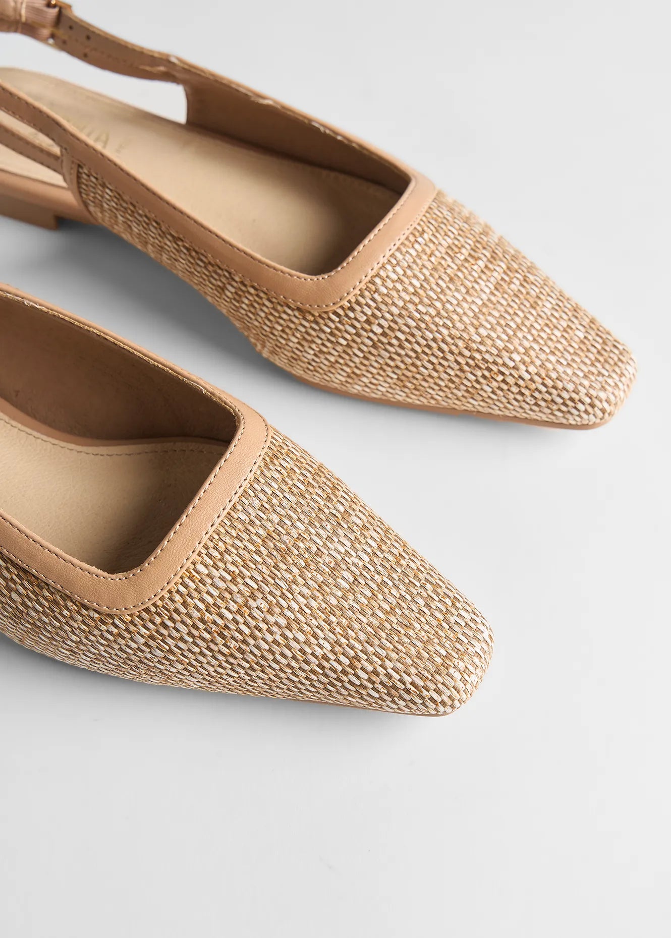 BEIGE DOESKIN